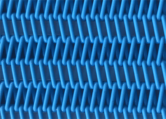 ISO9001 सादा बुनाई पॉलिएस्टर स्पाइरल मेश बेल्ट साफ करने में आसान फलों को दबाया जा सकता है