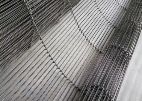 ठंडा करने के लिए खाद्य ग्रेड 304 स्टेनलेस स्टील फ्लैट फ्लेक्स वायर मेष कन्वेयर बेल्ट