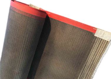 PTFE शीसे रेशा जाल कन्वेयर बेल्ट 4 * 4 मिमी छेद पालतू भोजन सुखाने का उपयोग