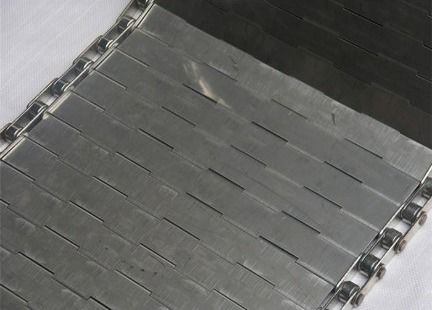 खाद्य बंध्याकरण और भरने के लिए स्टेनलेस स्टील हैवी ड्यूटी प्लेट कन्वेयर बेल्ट